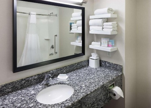Hampton Inn San Diego Downtown - image 26
