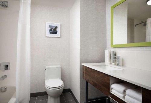 Hampton Inn San Diego/Del Mar - image 12
