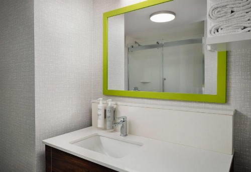 Hampton Inn San Diego/Del Mar - image 17