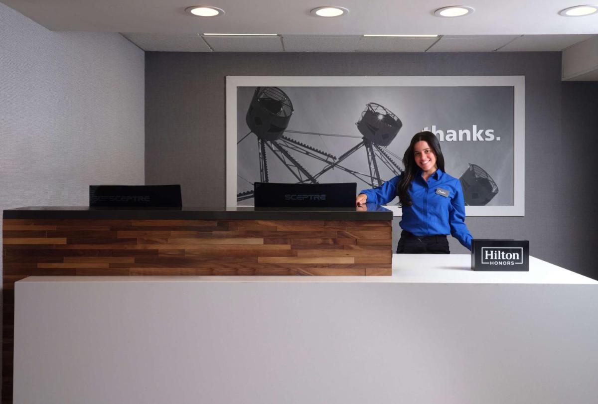 Hampton Inn San Diego/Del Mar - image 2