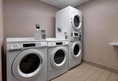 Hampton Inn San Diego/Del Mar - image 21