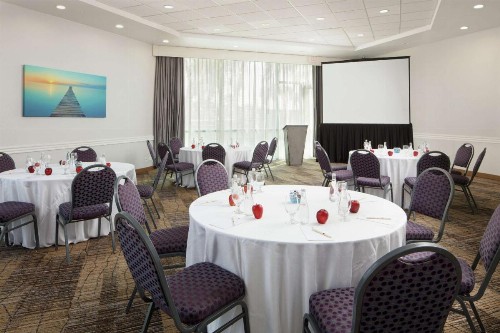 DoubleTree By Hilton San Diego Hotel Circle - image 25