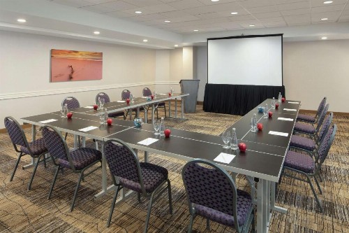 DoubleTree By Hilton San Diego Hotel Circle - image 29