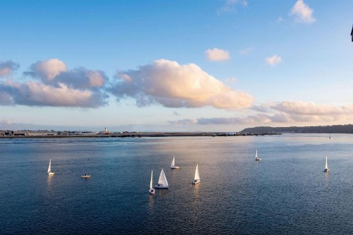 Hilton San Diego Airport/Harbor Island - image 2
