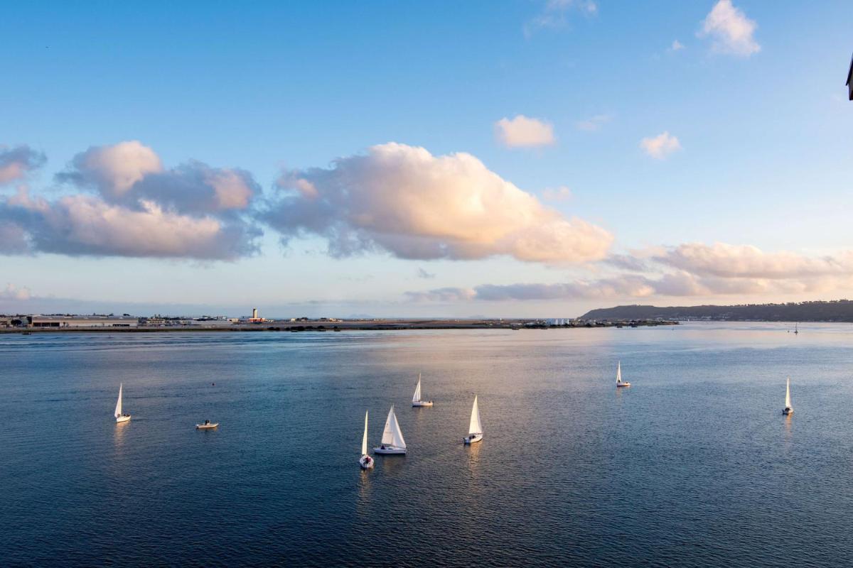 Hilton San Diego Airport/Harbor Island - image 2