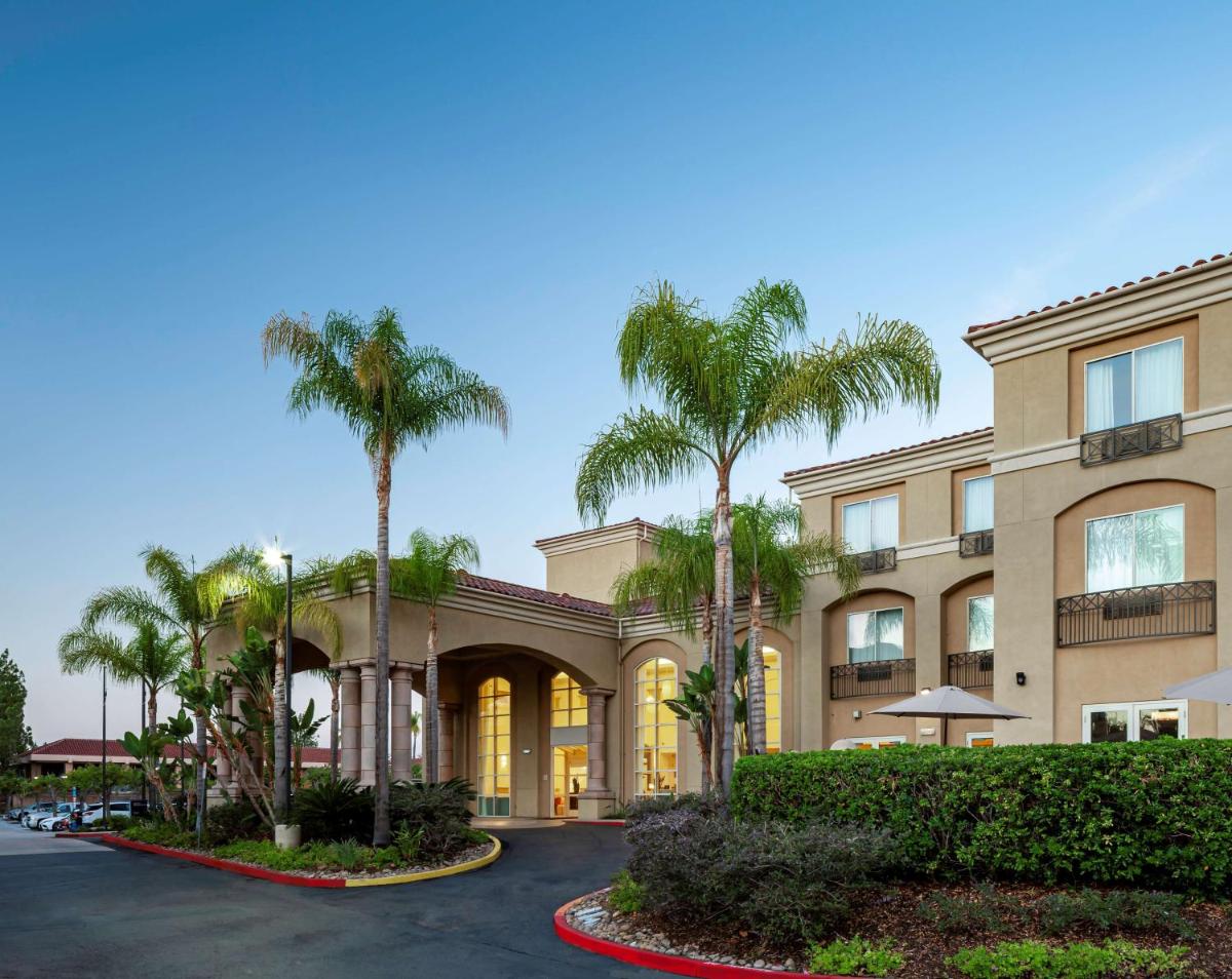 Hilton Garden Inn San Diego/Rancho Bernardo - image 2