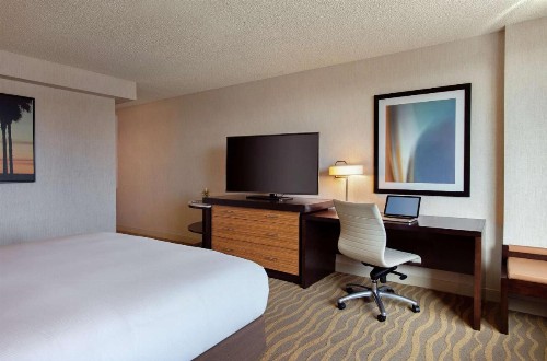 DoubleTree by Hilton San Diego-Mission Valley - image 4