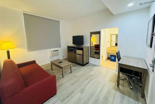 Ramada by Wyndham San Diego Airport - image 2