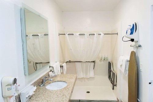 Ramada by Wyndham San Diego Airport - image 29