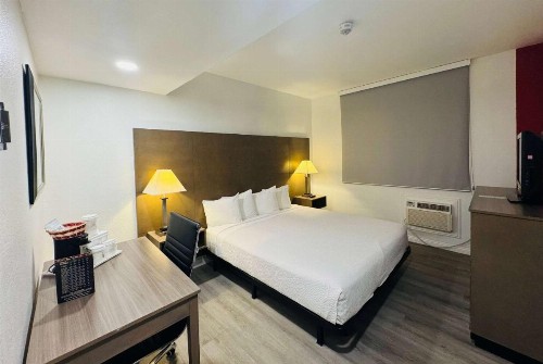 Ramada by Wyndham San Diego Airport - image 3