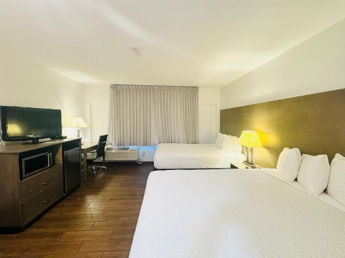 Ramada by Wyndham San Diego Airport - image 36