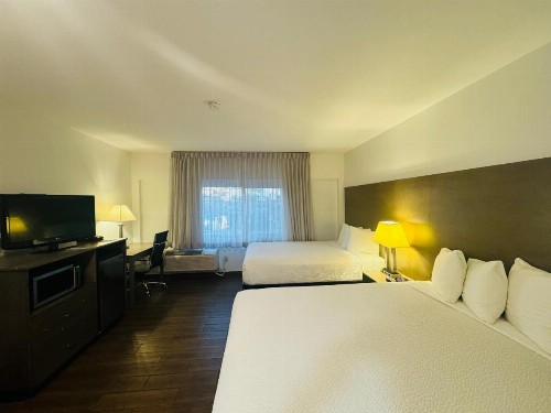 Ramada by Wyndham San Diego Airport - image 38