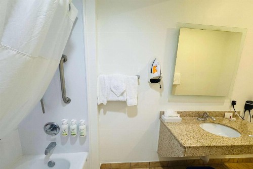 Ramada by Wyndham San Diego Airport - image 42