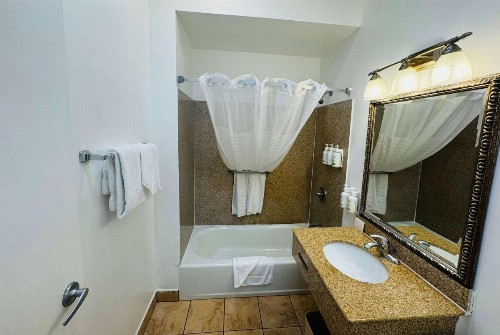 Ramada by Wyndham San Diego Airport - image 45