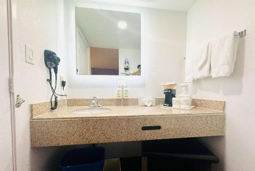 Ramada by Wyndham San Diego Airport - image 46