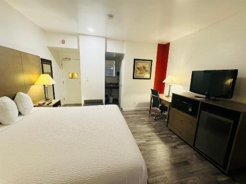 Ramada by Wyndham San Diego Airport - image 48