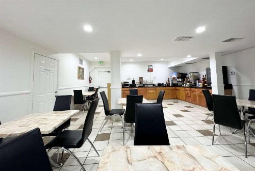 Ramada by Wyndham San Diego Airport - image 6