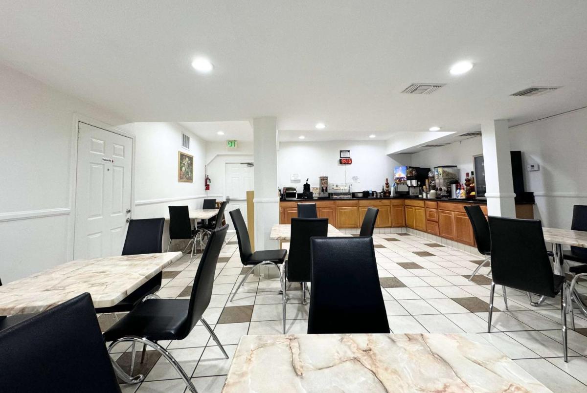 Ramada by Wyndham San Diego Airport - image 6