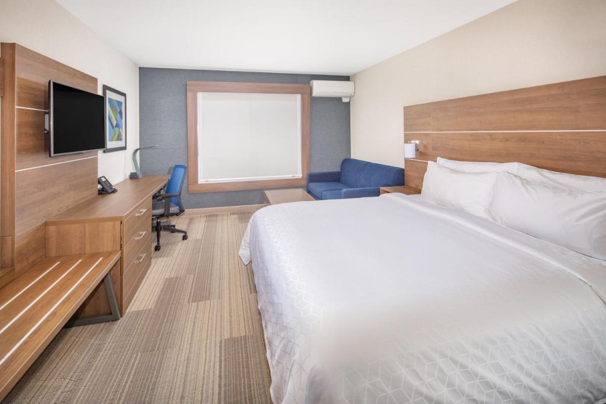 Holiday Inn Express Hotel & Suites San Diego Airport - Old Town an IHG Hotel - image 2