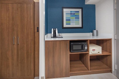Holiday Inn Express Hotel & Suites San Diego Airport - Old Town an IHG Hotel - image 24