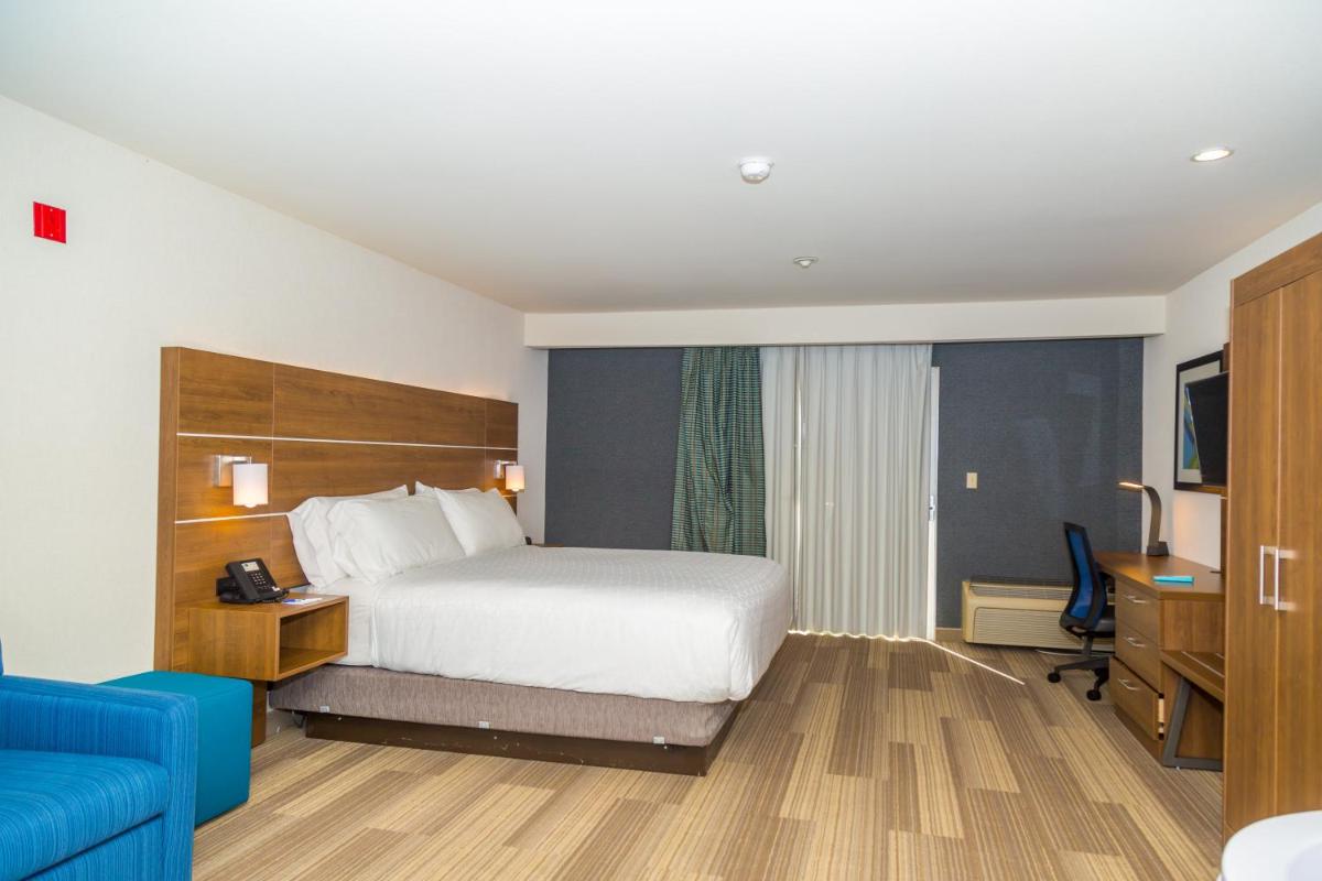 Holiday Inn Express Hotel & Suites San Diego Airport - Old Town an IHG Hotel - image 3