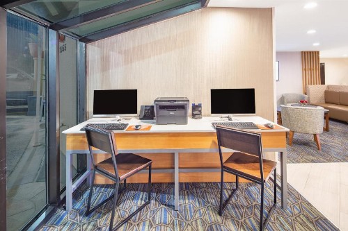 Holiday Inn Express Hotel & Suites San Diego Airport - Old Town an IHG Hotel - image 37