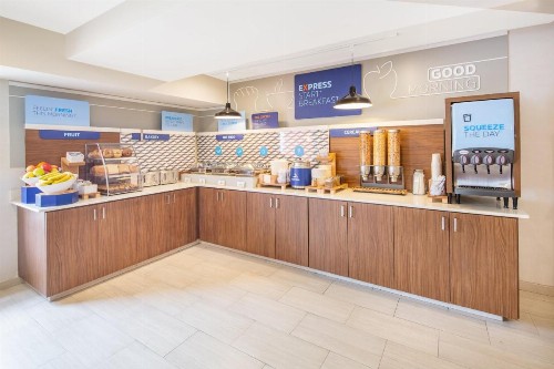 Holiday Inn Express Hotel & Suites San Diego Airport - Old Town an IHG Hotel - image 46