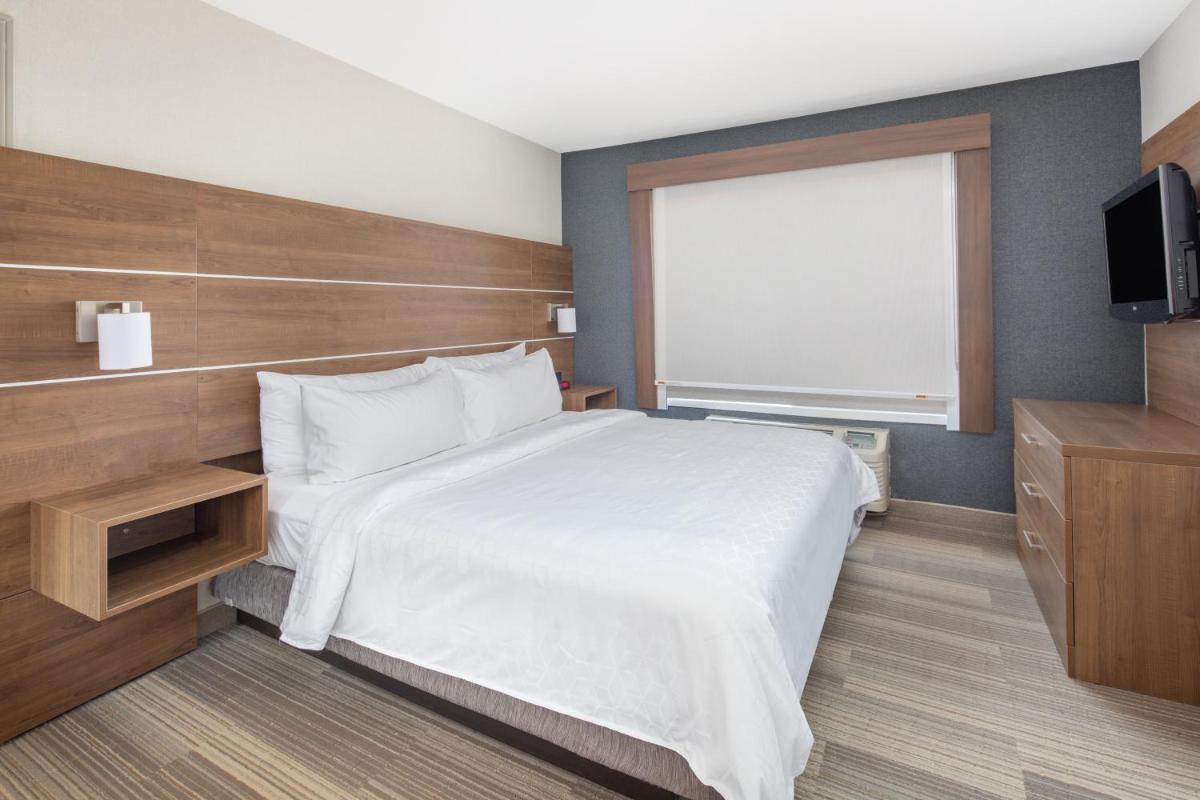 Holiday Inn Express Hotel & Suites San Diego Airport - Old Town an IHG Hotel - image 7