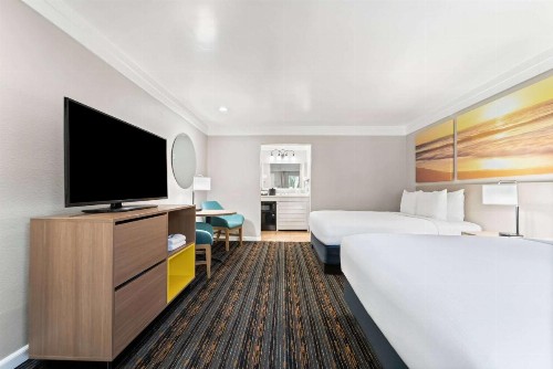 Days Inn by Wyndham San Diego Hotel Circle - image 34