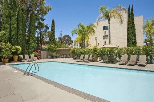 Days Inn by Wyndham San Diego Hotel Circle - image 4