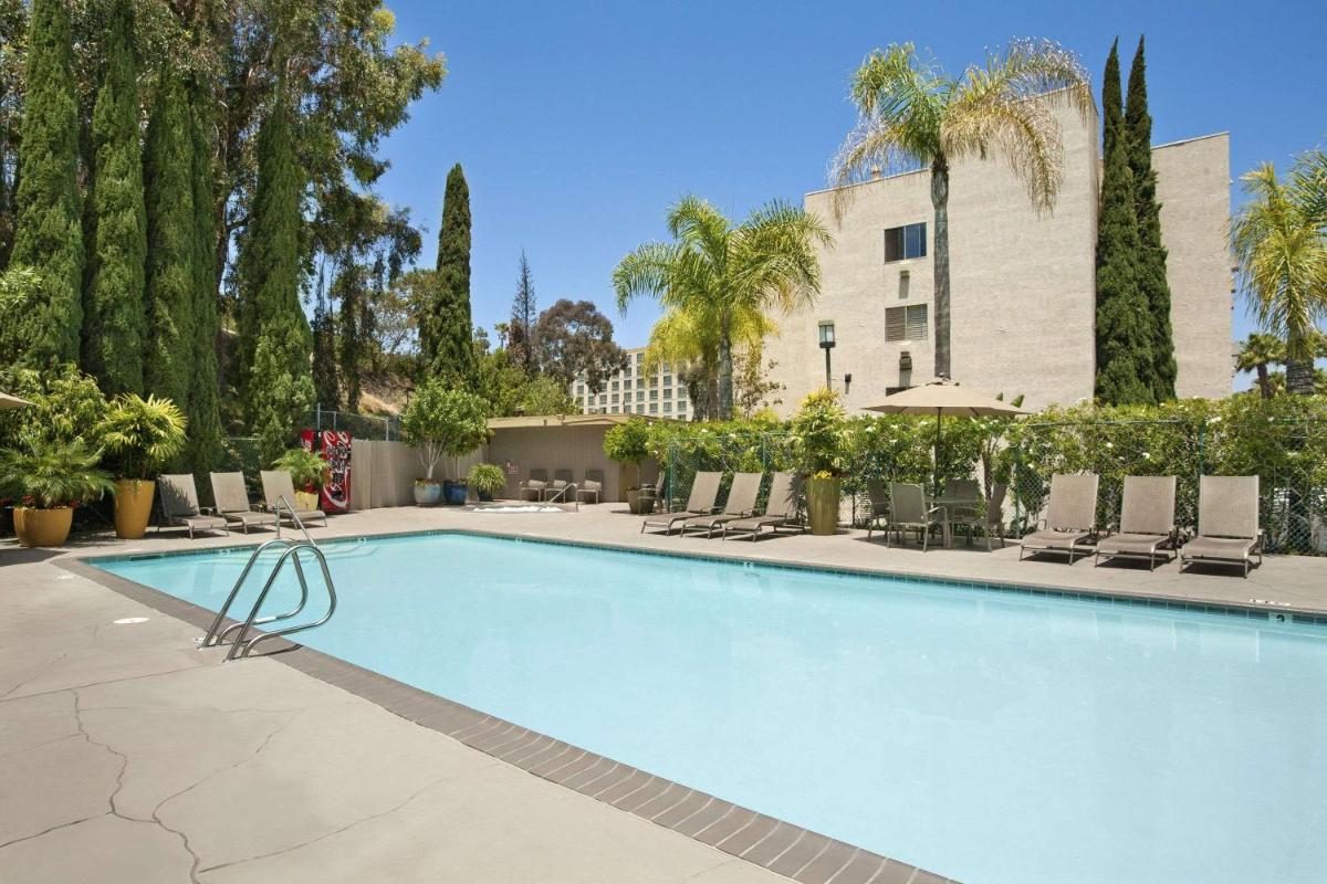 Days Inn by Wyndham San Diego Hotel Circle - image 4