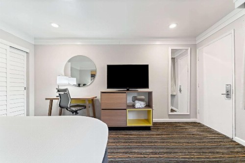 Days Inn by Wyndham San Diego Hotel Circle - image 5