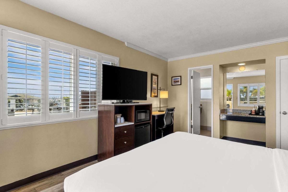 Comfort Inn San Diego Airport At The Harbor - image 2