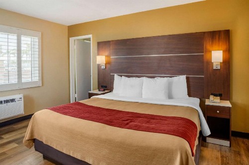 Comfort Inn San Diego Airport At The Harbor - image 23