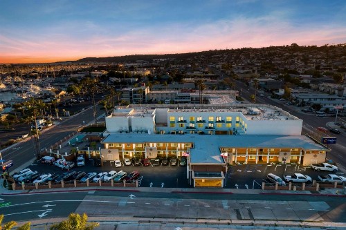 Comfort Inn San Diego Airport At The Harbor - image 3
