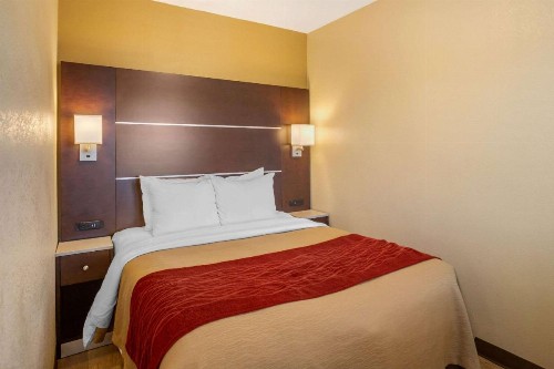 Comfort Inn San Diego Airport At The Harbor - image 30