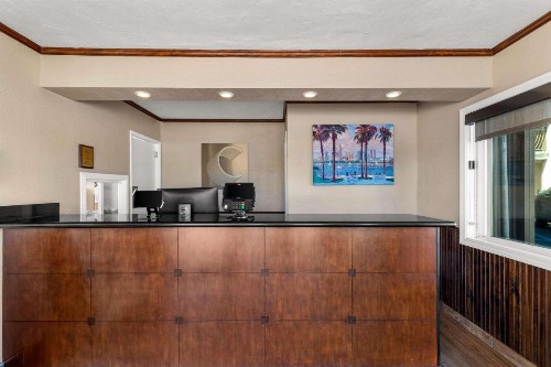 Comfort Inn San Diego Airport At The Harbor - image 34