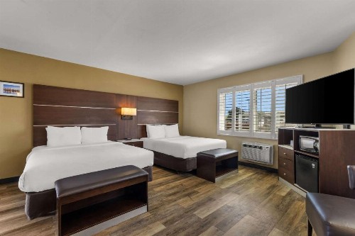 Comfort Inn San Diego Airport At The Harbor - image 37