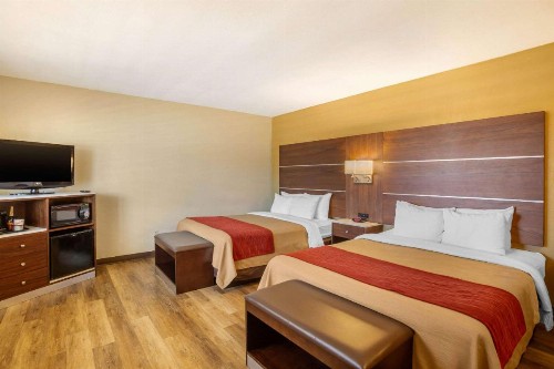 Comfort Inn San Diego Airport At The Harbor - image 40