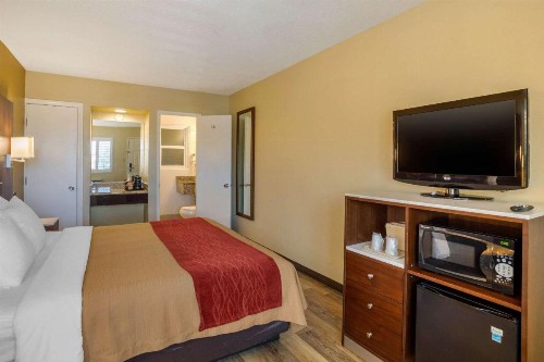 Comfort Inn San Diego Airport At The Harbor - image 49