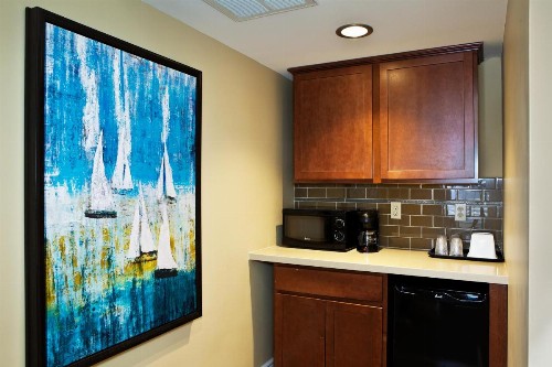 Pacific Shores Inn - image 12