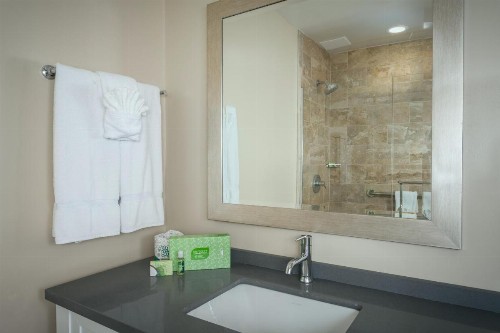 Pacific Shores Inn - image 23
