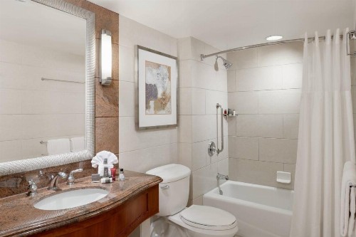 San Diego Marriott Gaslamp Quarter - image 11