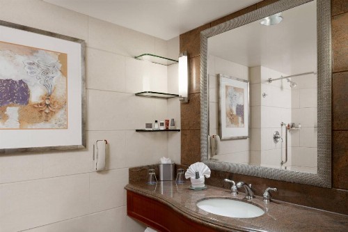San Diego Marriott Gaslamp Quarter - image 8