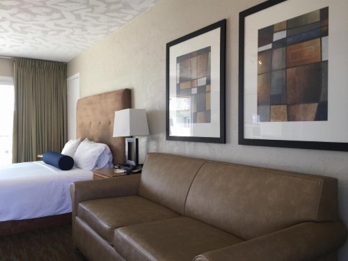 Surfer Beach Hotel - image 11