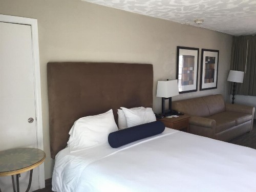 Surfer Beach Hotel - image 16