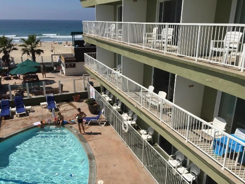 Surfer Beach Hotel - image 20