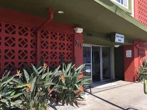 Surfer Beach Hotel - image 23