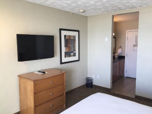Surfer Beach Hotel - image 28