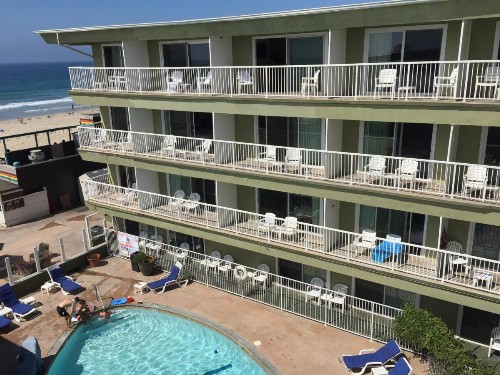 Surfer Beach Hotel - image 31
